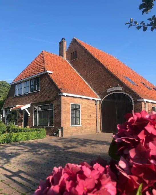 Rustig Logeerverblijf Aan De Rand Van De Stad Lekkum Εξωτερικό φωτογραφία